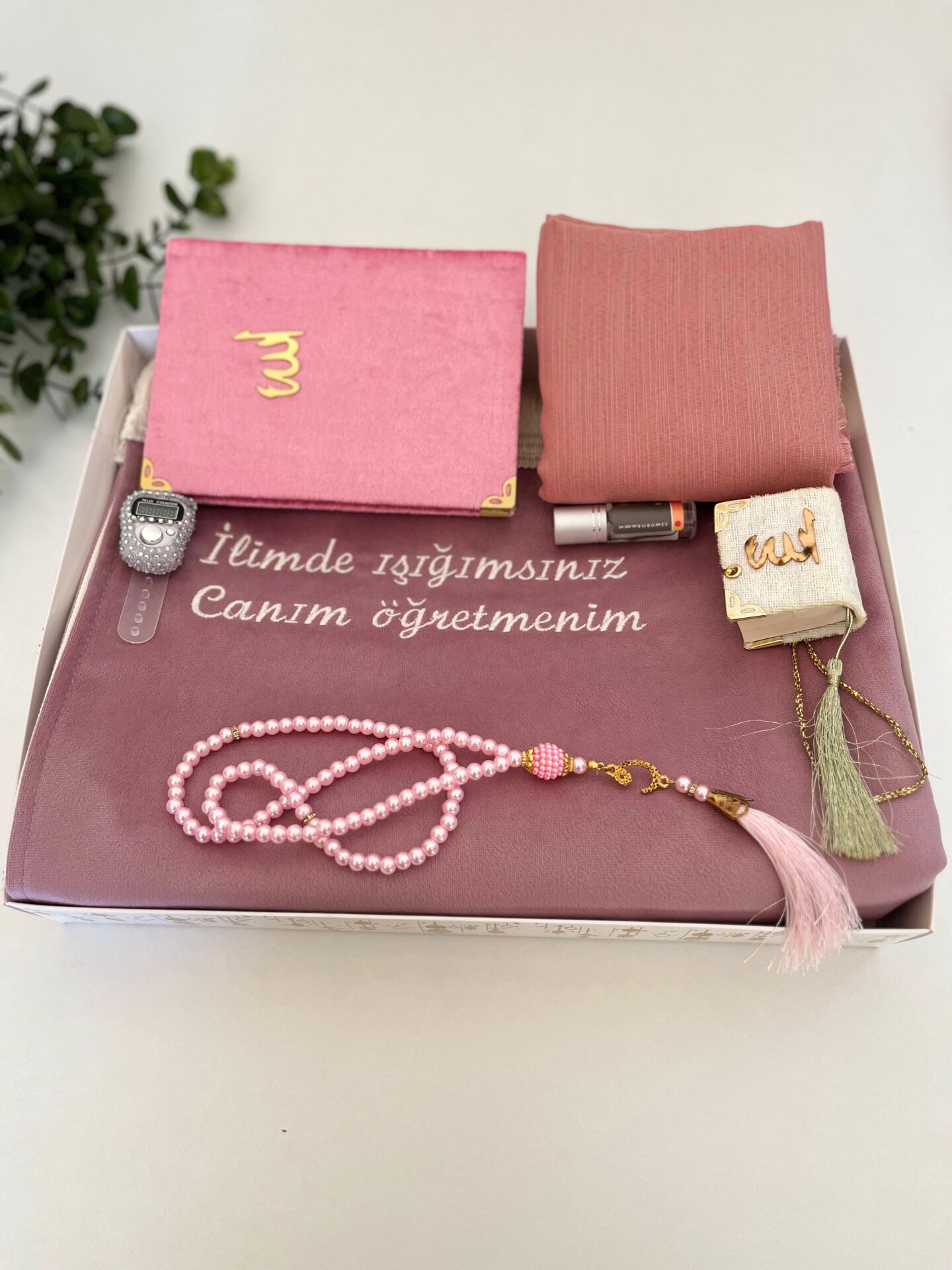 ÖĞRETMENLER GÜNÜ HEDİYELİK SECCADE SETİ PEMBE