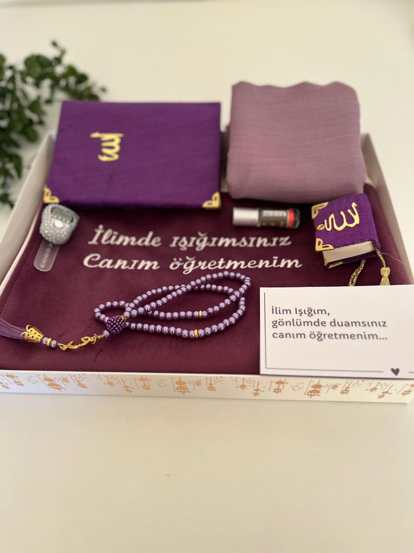 ÖĞRETMENLER GÜNÜ HEDİYESİ MOR SECCADE SETİ