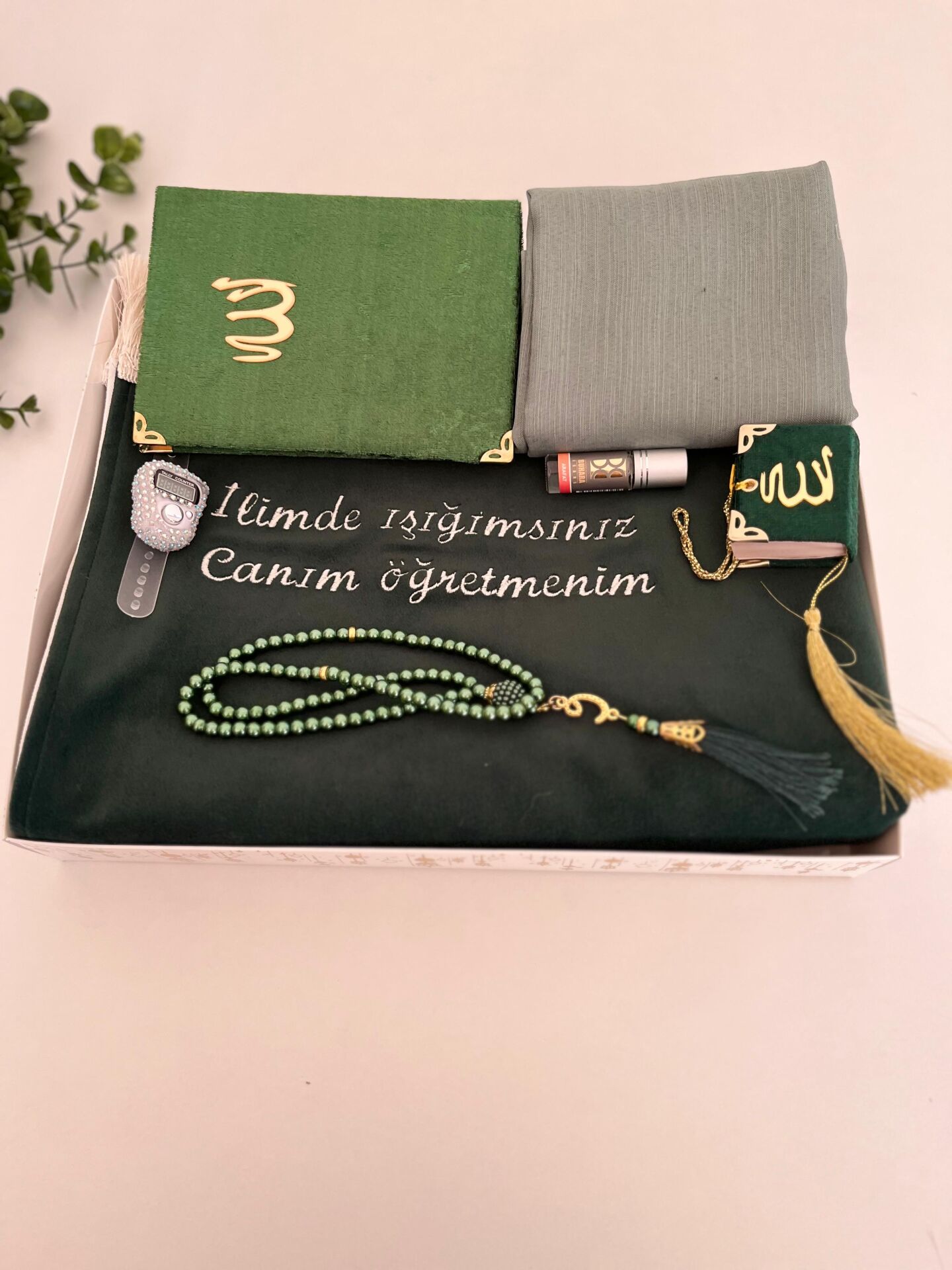 ÖĞRETMENLER GÜNÜ HEDİYESİ YEŞİL SECCADE SETİ